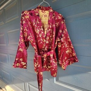 Oriental Magenta / Gold Bed Jacket with Belt o/s